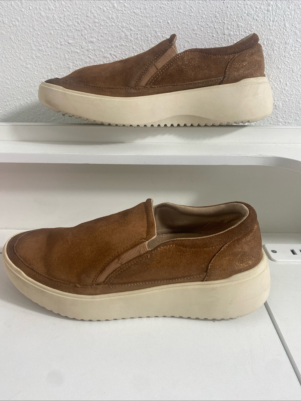 Vionic Kearny Metallic Gold Leather Slip On Platform Sneakers Womens 8.5 25cm - Picture 6 of 16